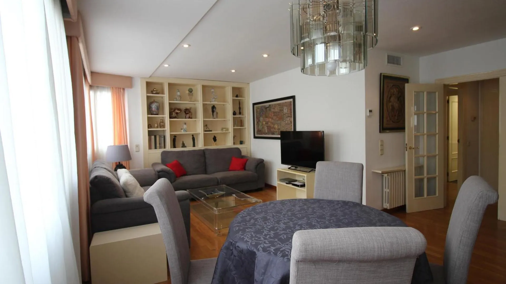 Trafalgar - Apartamento Luminoso Y Muy Amplio En El Mismo Centro Del Puerto De Llanca, A Pocos Metros De La Playa - Es-228-201 España